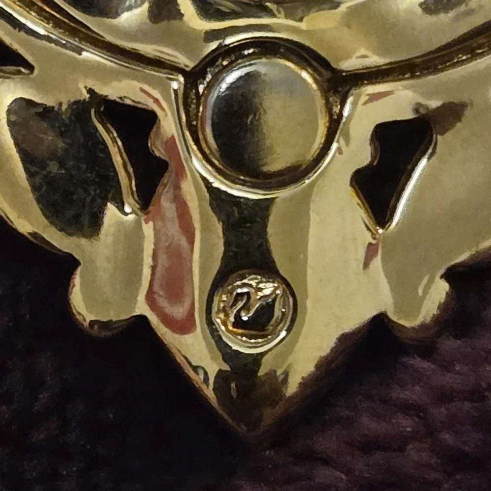 Swarovski Crystal Gold Plate Magnifying Glass Loop Pendant 36